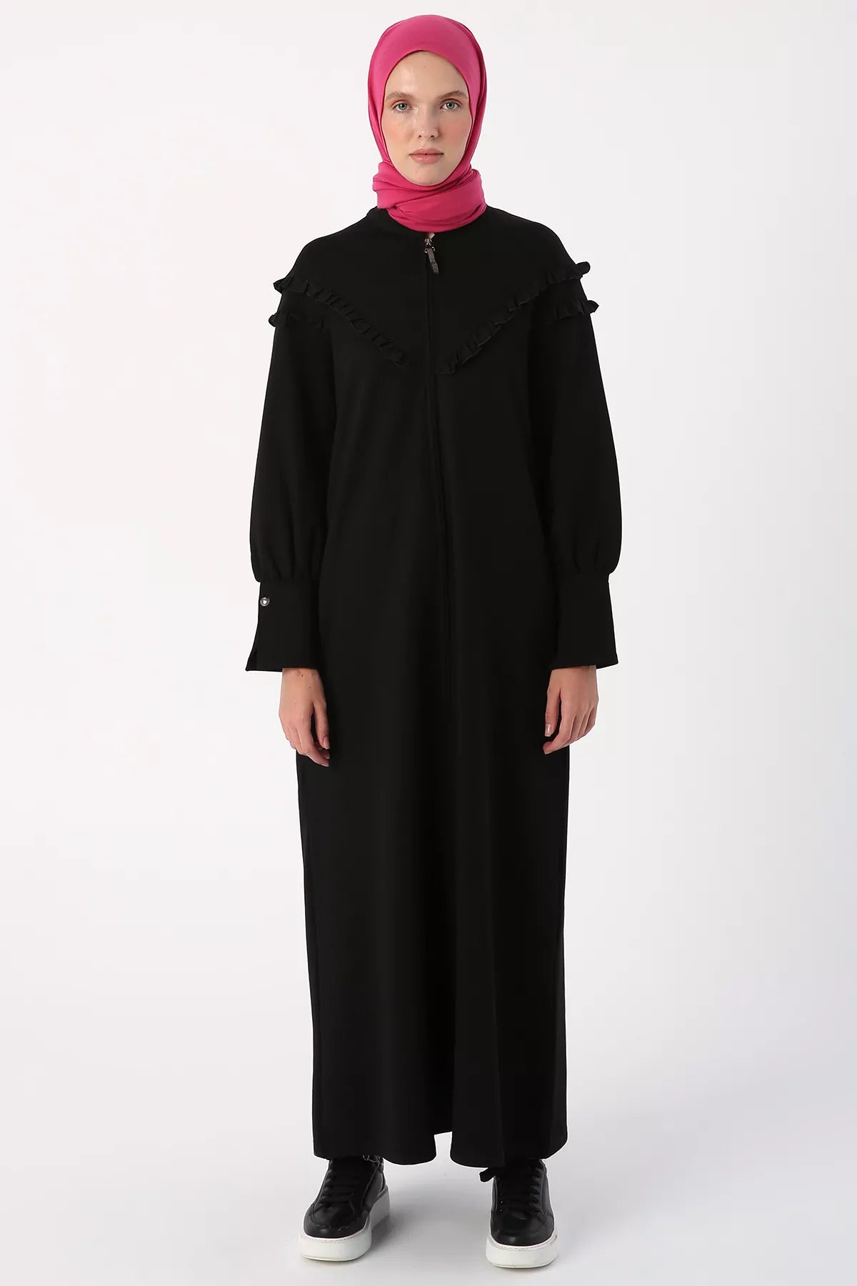 Ruffle Detailed Comfortable Abaya - Black