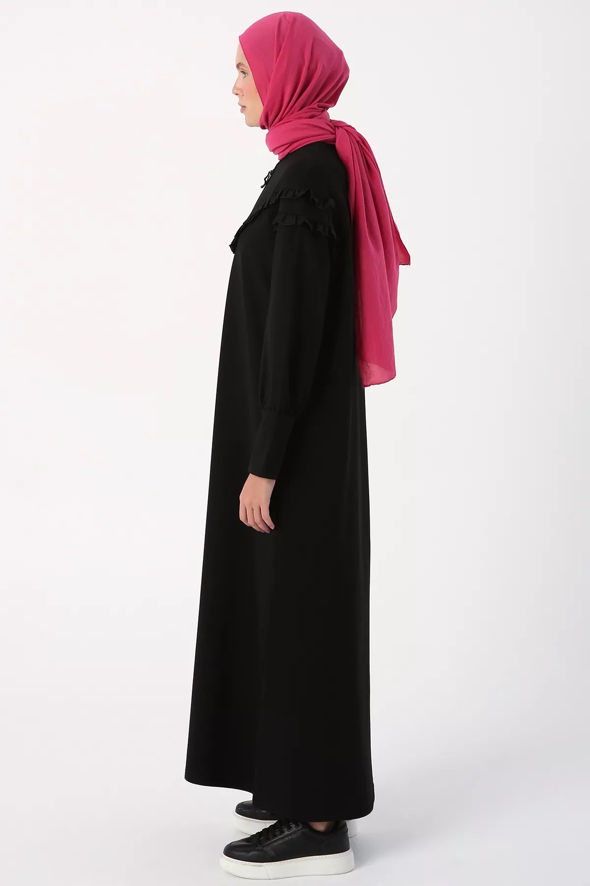 Ruffle Detailed Comfortable Abaya - Black